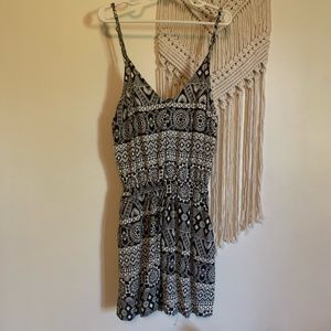 H&M Divided Romper mini. Sise 0. Black and White. Never Used
